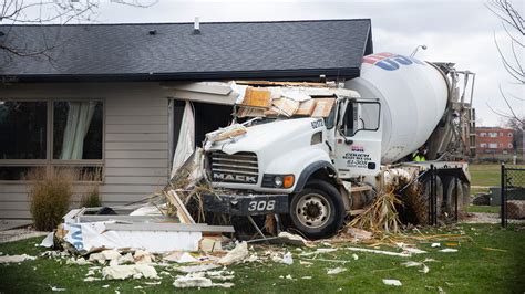 Photos Cement Truck Crashes Into A Des Moines Home