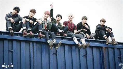 Bts Cetak Sejarah Baru Di Jagat K Pop Lewat Videoklip Dna Showbiz