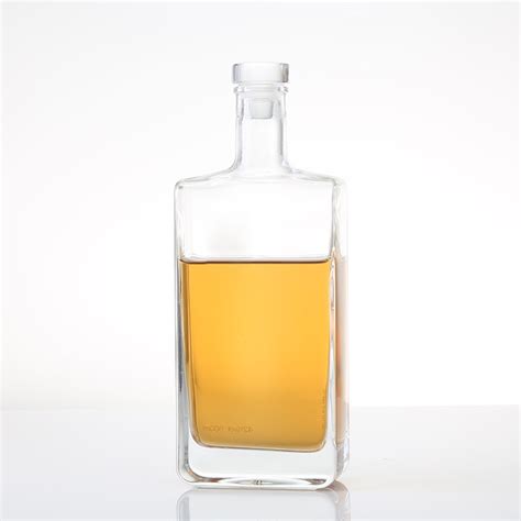 Square 700ml Whisky Liquor Spirit Glass Bottle With Cork Glass Bottles And Whisky Glass Bottle