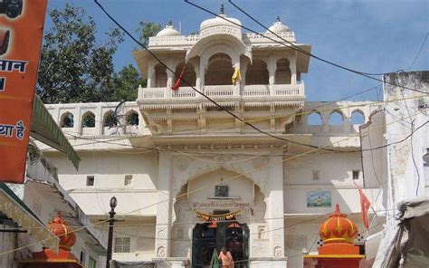 Brahma Temple Pushkar - The Most Famous Brahma Temple in India