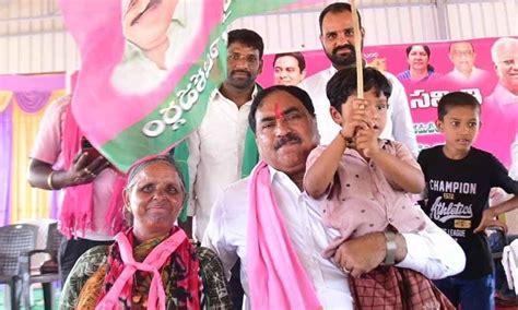 Warangal Tribal Kid Amuses Minister Errabelli Dayakar Rao