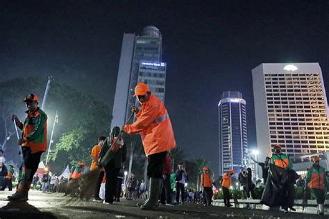 Perayaan Malam Tahun Baru Di Jakarta Hasilkan Ton Sampah