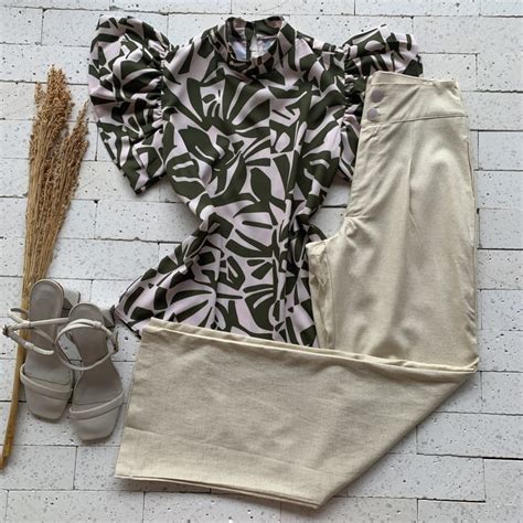 Blusa Manga Babado Estampa Nude E Verde Militar Dondoca Moda Feminina
