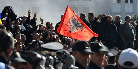 Albanie Manifestation Tendue Contre Le Premier Ministre