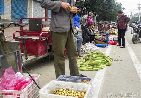 這個縣城的早市不需要任何證照，進城賣農副產品的農民越來越多 每日頭條