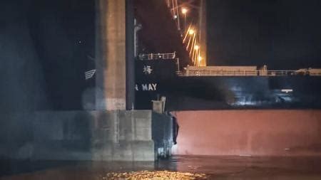 Barco de gran porte chocó contra un pilar del puente Zárate Brazo Largo