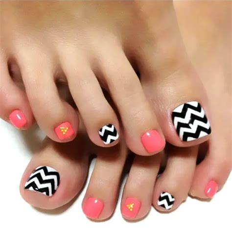 35 Simple and Easy Toe Nail Art Design Ideas You Can Try Out At Home