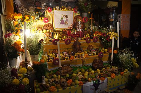 Conoces el significado de los elementos de una ofrenda de Día de