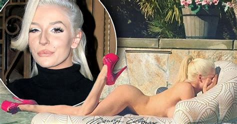 Courtney Stodden Poses Nude As She Lounges In The Pool Wearing Nothing