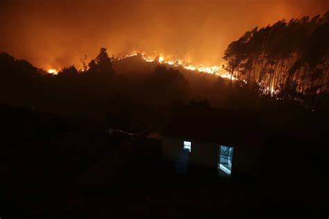 Inc Ndios Mais De Concelhos De Quatro Distritos Em Risco M Ximo