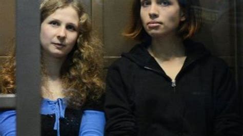 La Pussy Riot libérée se bat pour les deux autres femmes en détention RTBF Actus