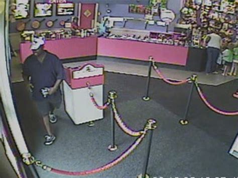 Man Robs Wilmington Chuck E Cheese At Lunchtime