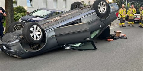 Schwerer Unfall In L Nen Brambauer Auto Auf Dem Dach Feuerwehr Rette