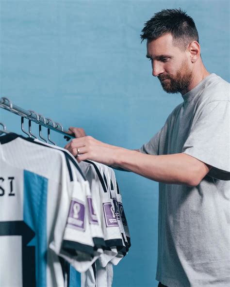 Lionel Messi subastará seis camisetas del Mundial de Qatar cuánto