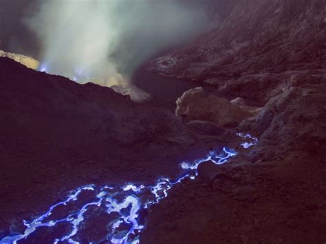 Kawah Ijen Erupts With Electric Blue Lava Business Insider