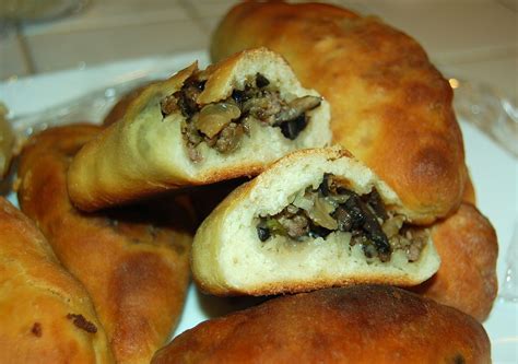 Pirozhki | Alimentation, Boeuf aux champignons, Cuisine européenne