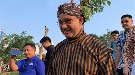 Pakai Baju Lurik Anies Ikut Upacara Peringatan HUT Ke 78 RI Di Lebak