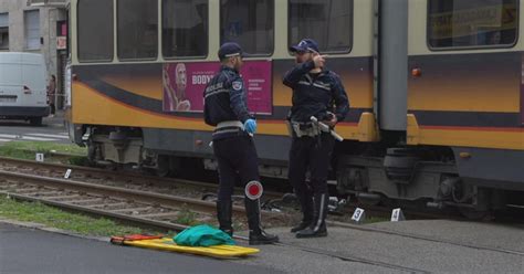 Milano Enne Investito E Ucciso Da Un Tram Sui Binari Mentre Andava A