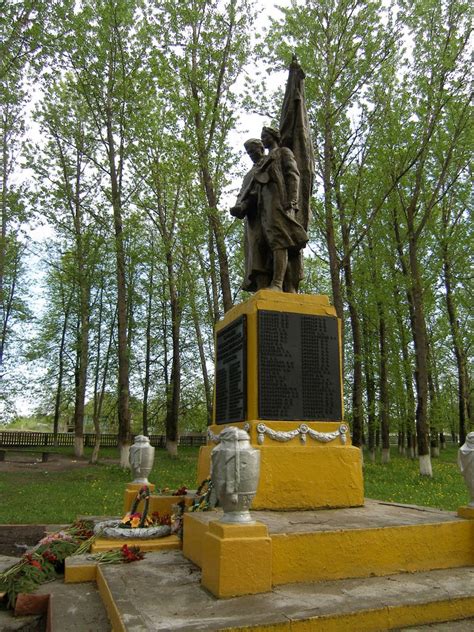Фото Памятник погибшим в ВОВ в городе Бобр