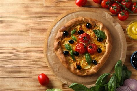 Conceito de comida saborosa espaço galette vegetal para texto Foto