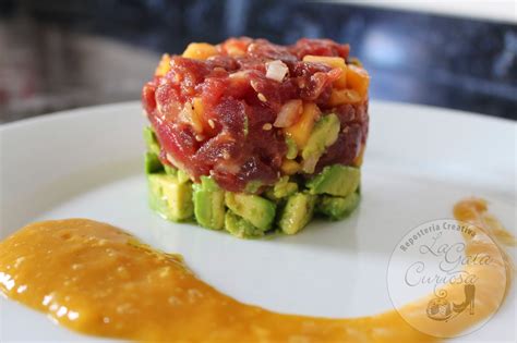 La Gata Curiosa TARTAR DE ATUN ROJO CON AGUACATE Y MANGO