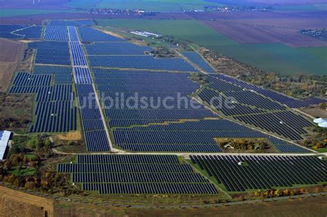 Köthen aus der Vogelperspektive Solarpark auf dem Flugplatz Köthen im