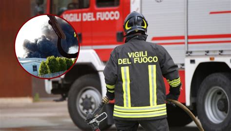 Incendio In Un Azienda Di Rifiuti A Fombio Vicino Lodi Si Alza Un