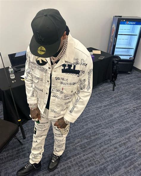 Moneybagg Yo Outfit From September Whats On The Star