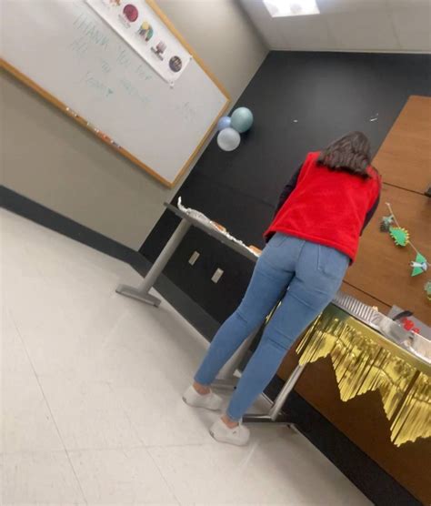 Cute Target Employee Showing Off Her Nice Ass Tight Jeans Forum