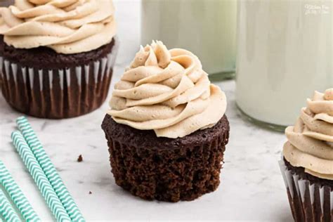 21 Frosting Ideas for Chocolate Cake That Will Make You Drool - Mindee ...