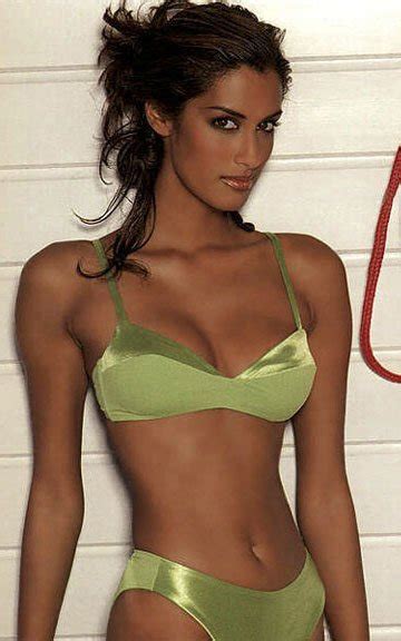 Yasmeen Ghauri In Green Lingerie Ds1015