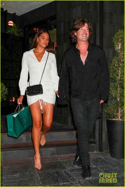 Robin Thicke & Fiancee April Love Geary Hold Hands on Date Night in ...