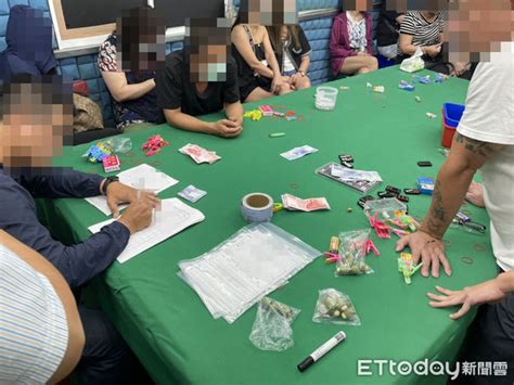 台南郊區鐵皮屋藏天九牌賭場 警摸黑攻堅逮33人 Ettoday社會新聞 Ettoday新聞雲