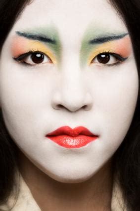 Traditional Japanese Makeup | LoveToKnow