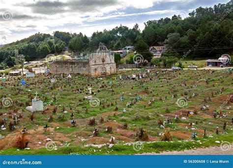 El Cementerio De San Juan Chamula Chiapas México Foto de archivo