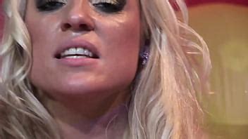 MILF SUCIA PUTA PUMA ES FOLLADA POR UN GRUPO DE HOMBRES ORGÍA GANGBANG CON ANAL XNXX