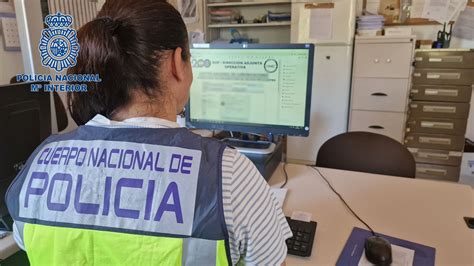 Apartada Una Agente De La Policía Nacional Por Pasar Información