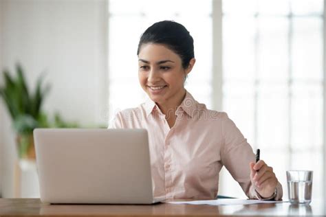 1153 Bank Employee Indian Stock Photos Free And Royalty Free Stock