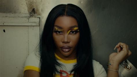 SZA surpreende novo videoclipe sensual e polêmico