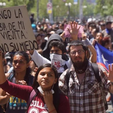 Chile vive otra jornada con masivas manifestaciones en todo el país