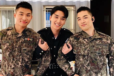 Bigbang S Seungri Reunites With Fellow Members Daesung And Taeyang Soompi