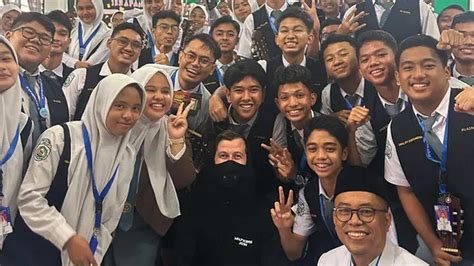 Alan Walker Datang Ke Medan Temui Siswa Dan Guru Musik Yang Viral