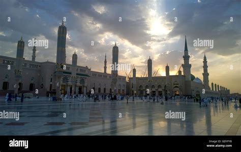 external image   prophets mosque  medina  saudi arabia