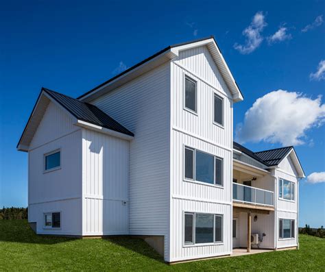 Royal Board And Batten And Woodland D45 Siding In White Vinyl Siding House Vinyl Siding House