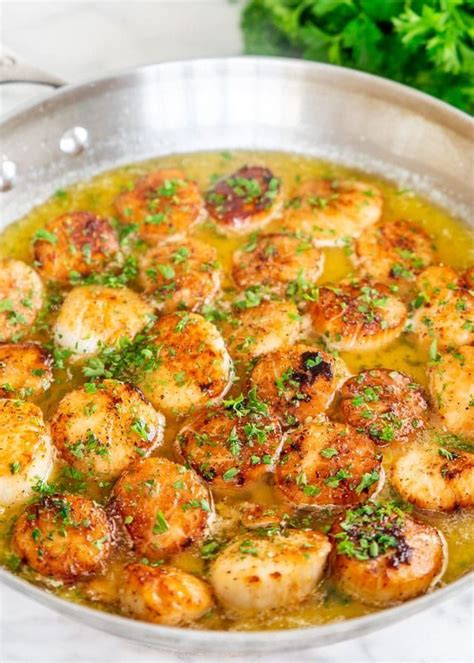 These Lemon Garlic Scallops Are Pan Seared In Butter And Served In A