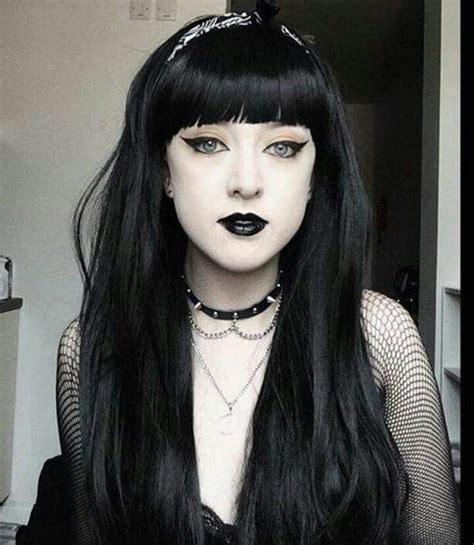 A Cute Hairstyle For Curly Hair Gothic Hairstyles Goth Hair Black