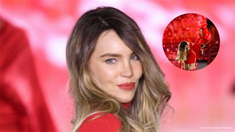 Así fue la aparatosa caída de Belinda en el desfile de LOreal en París