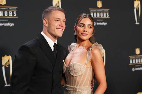 La Estrella De Los 49ers Christian McCaffrey Y La Ex Miss Universo