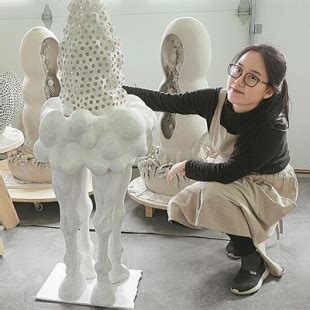 Ceramic Artist Molds A Rustic Lifestyle Chinadaily Cn