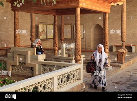 Uzbekistan Khiva Pakhlavan Mahmud Mausoleum Courtyard Well People